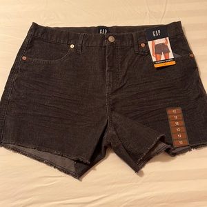 Gap Corduroy shorts brand new fits true to size! Tags still on.